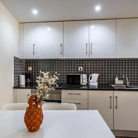 Cozy Ground Floor With Ac And Loft Bedroom By Lisbeyond Apartment *