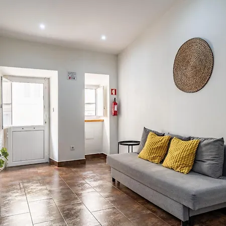 Cozy Ground Floor With Ac And Loft Bedroom By Lisbeyond Apartament