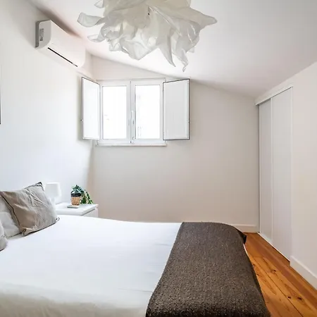 Cozy Ground Floor With Ac And Loft Bedroom By Lisbeyond Apartament Lizbona