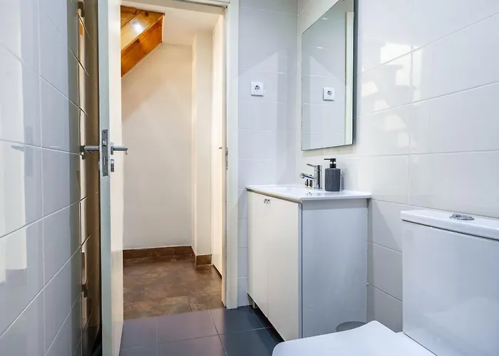 Apartment Cozy Ground Floor With Ac And Loft Bedroom By Lisbeyond